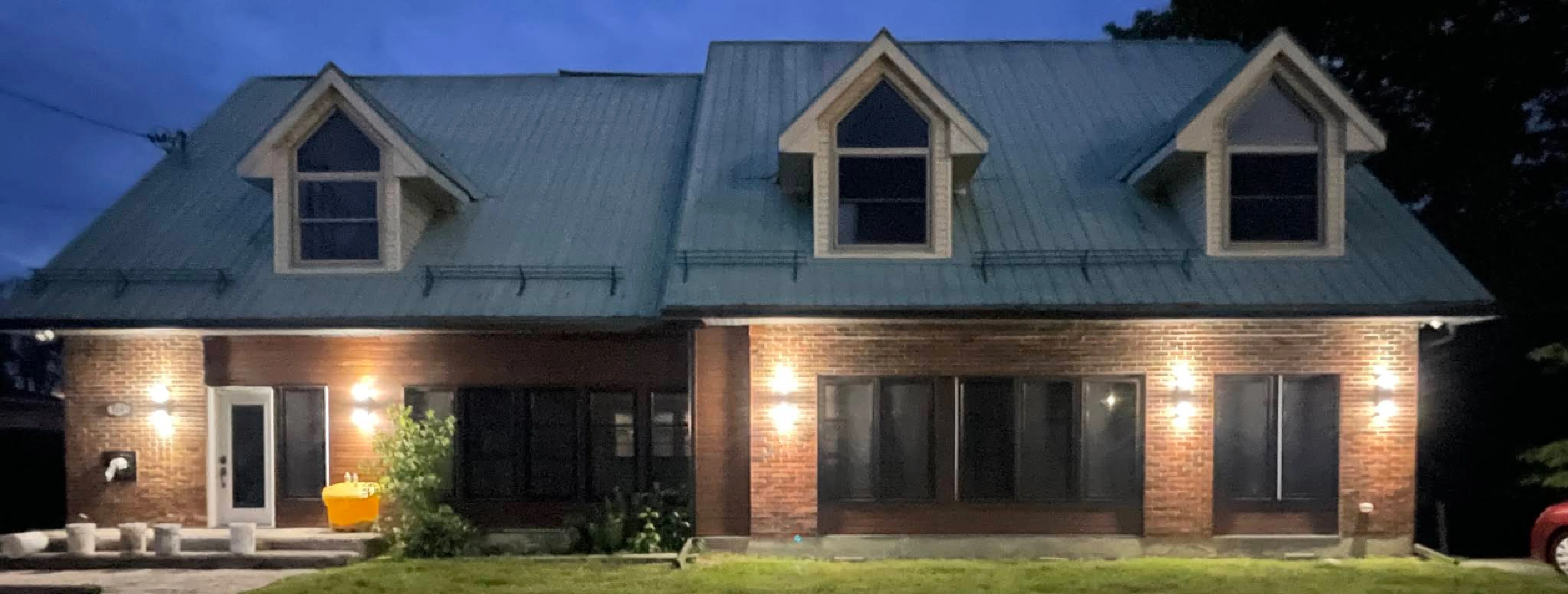 Exterior view of Darul-Uloom Masjid Ottawa building